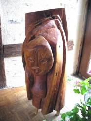Une des sculptures sur bois